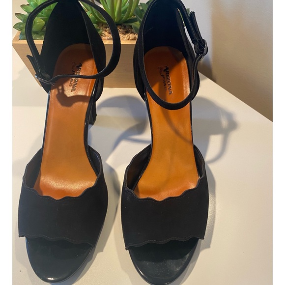 Arizona Jean Co Faux Suede Heels - Picture 2 of 2
